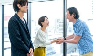 3つの施策】日本で働く外国人に必要なサポートは？ | 日本で働く外国人